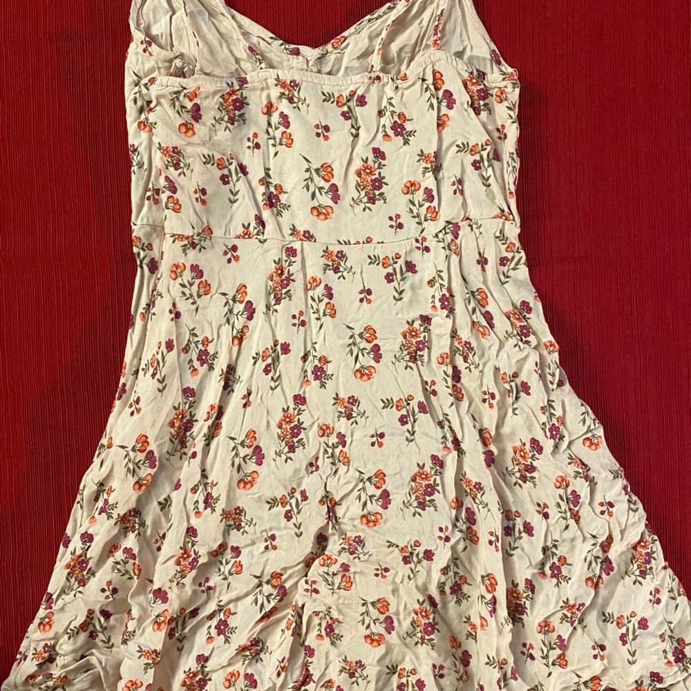 Spring dress - Picture 2 of 8